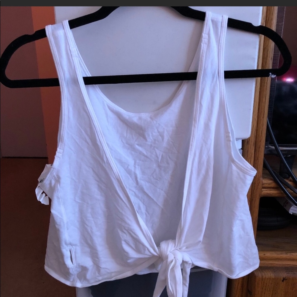Lululemon it’s a tie tank